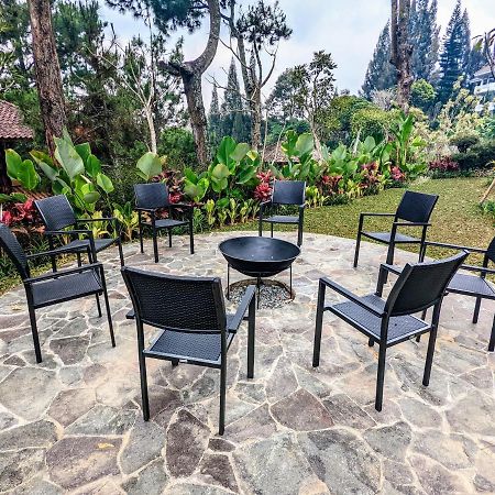 Cottonwood Exclusive Villa @Lembang Asri - Jacuzzi Playground Netflix Billyard Екстериор снимка