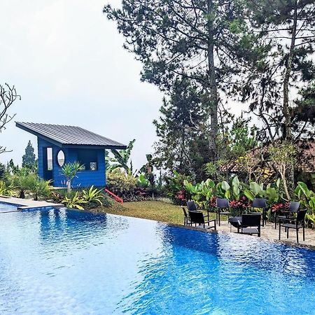 Cottonwood Exclusive Villa @Lembang Asri - Jacuzzi Playground Netflix Billyard Екстериор снимка