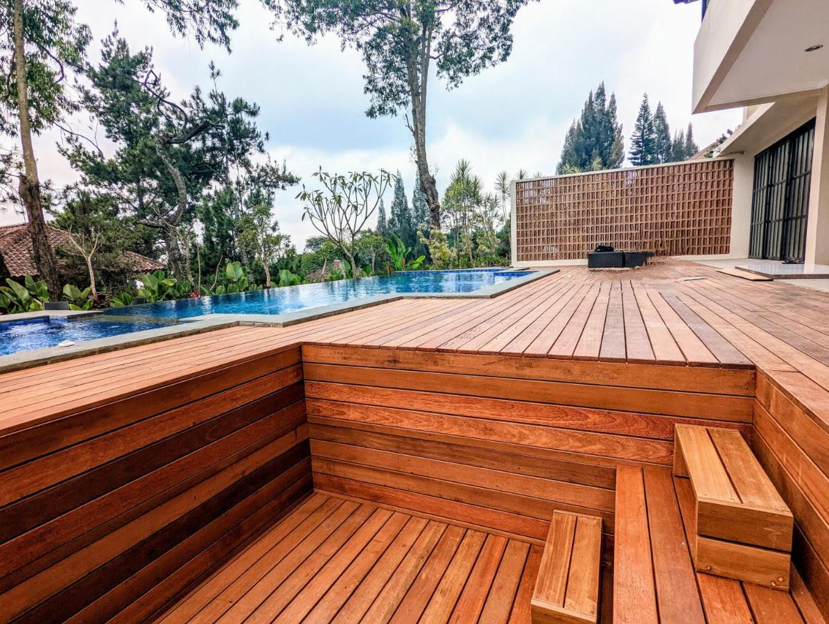 Cottonwood Exclusive Villa @Lembang Asri - Jacuzzi Playground Netflix Billyard Екстериор снимка