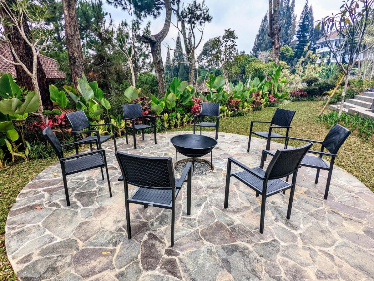 Cottonwood Exclusive Villa @Lembang Asri - Jacuzzi Playground Netflix Billyard Екстериор снимка