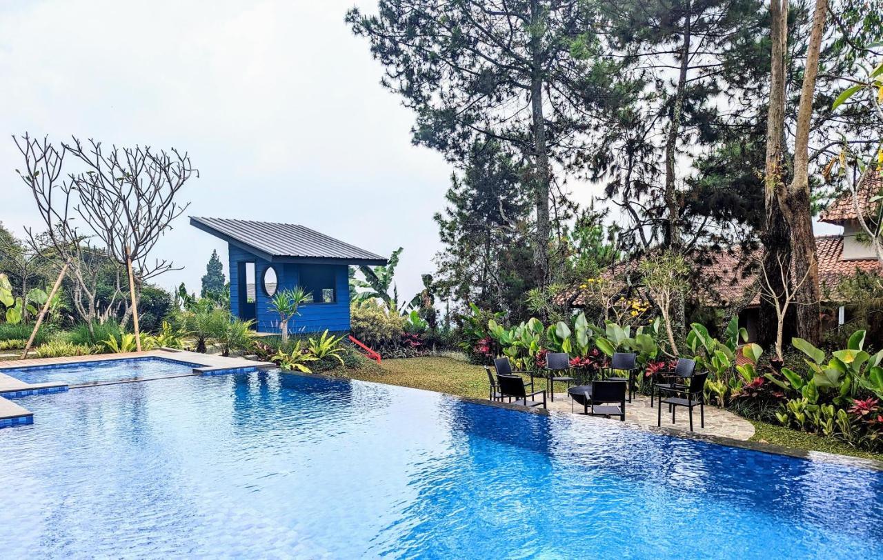Cottonwood Exclusive Villa @Lembang Asri - Jacuzzi Playground Netflix Billyard Екстериор снимка