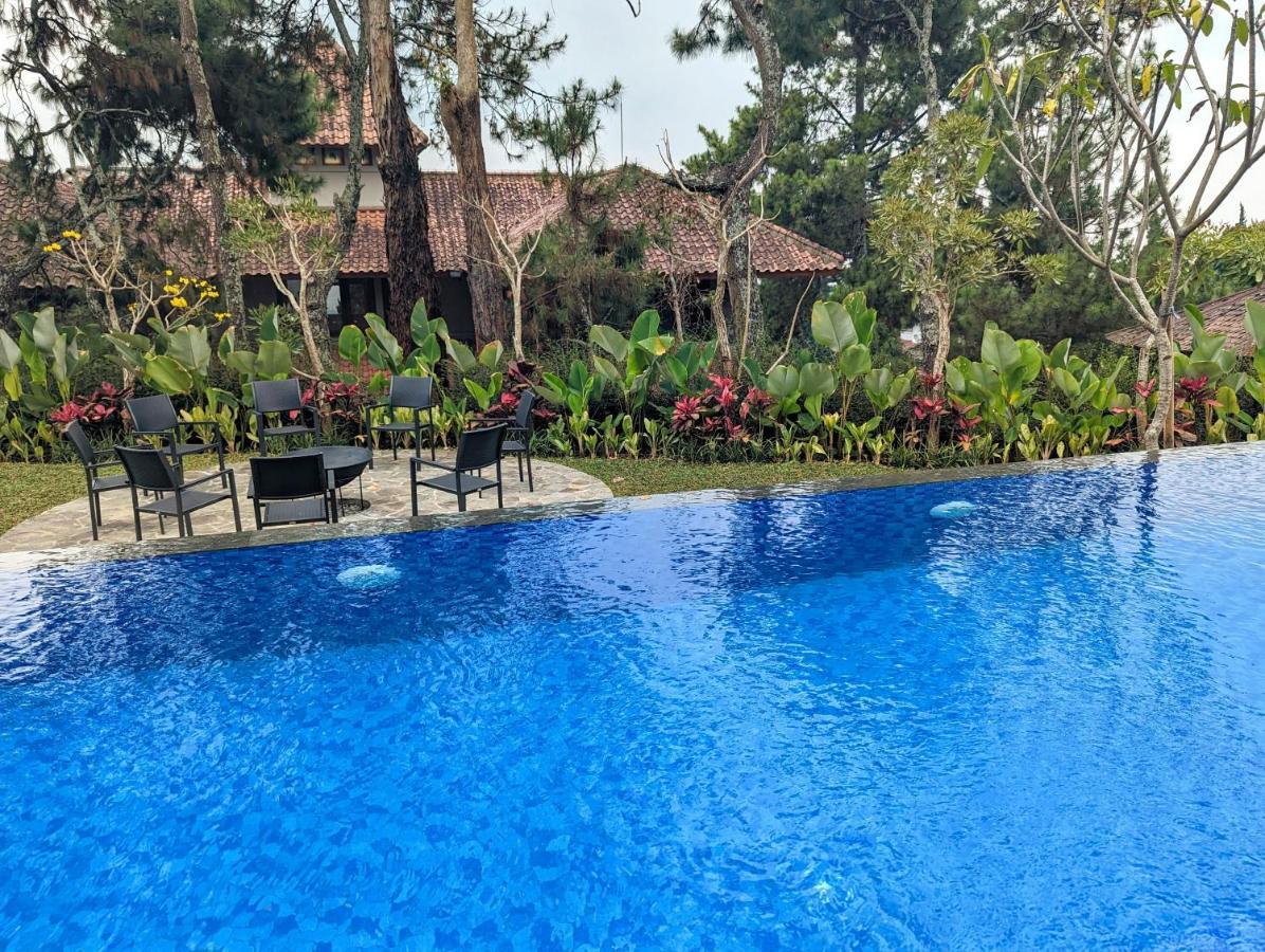 Cottonwood Exclusive Villa @Lembang Asri - Jacuzzi Playground Netflix Billyard Екстериор снимка
